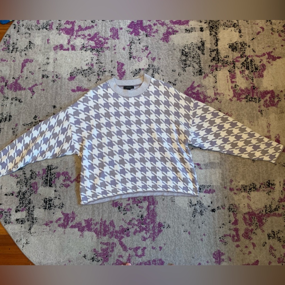 Ann Taylor ultra soft houndstooth sweater!